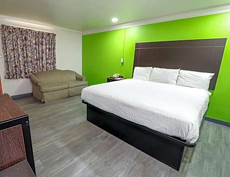 1 King Bed, No Smoking, Accessible Room