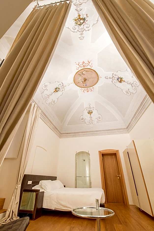 Zdjęcie 1 z 13 — Suite
