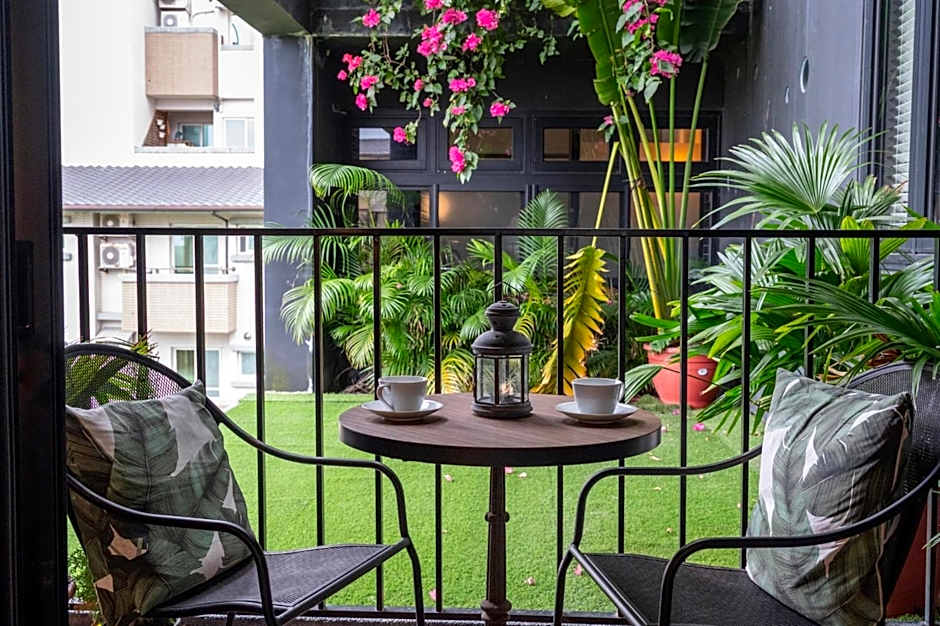 Noir Home