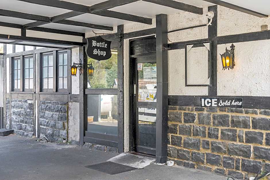 The Fox and Hounds Historic Hotel