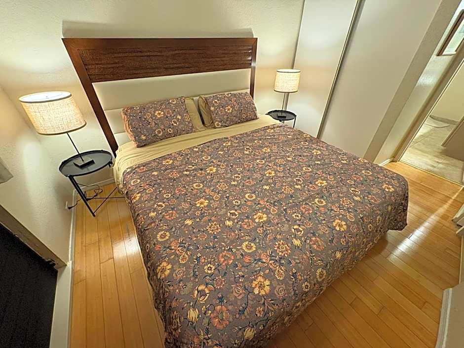 Beachfront 1 Bedroom Condo with Private Beach, Pool, Hot Tub