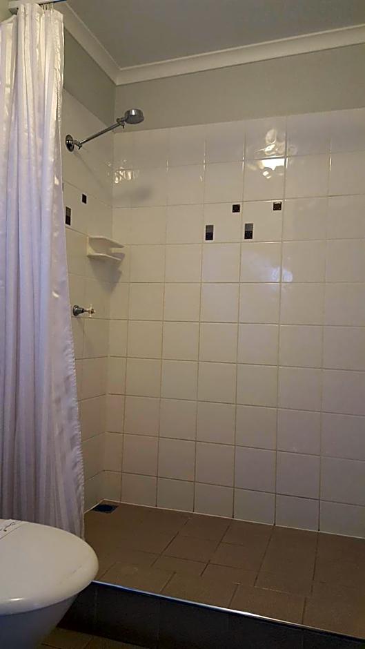 The Commercial Hotel Motel