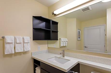 2 Queen Studio Suite Accessible