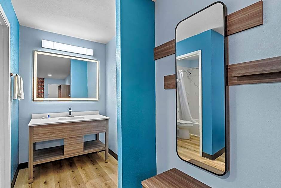 Rodeway Inn & Suites