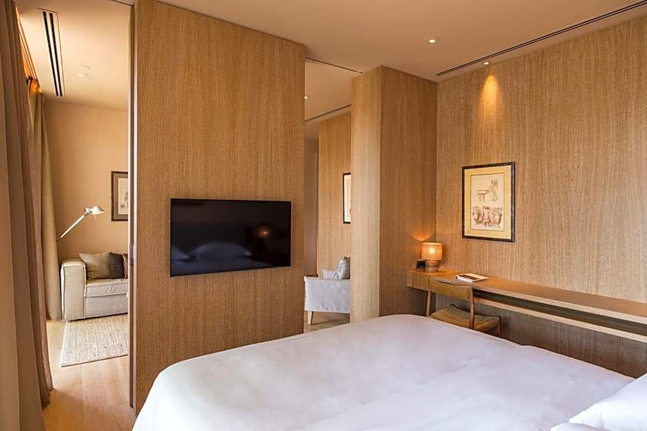 Photo 1 of 5 of Deluxe Suite, Sea View