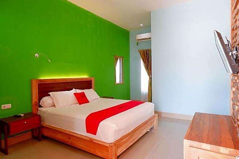 RedDoorz near Taman Makam Pahlawan Tatura