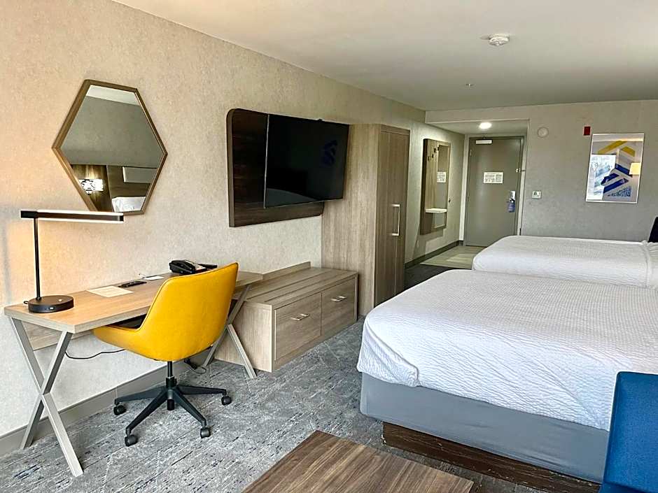 Holiday Inn Express & Suites Fresno Northwest-Herndon By IHG