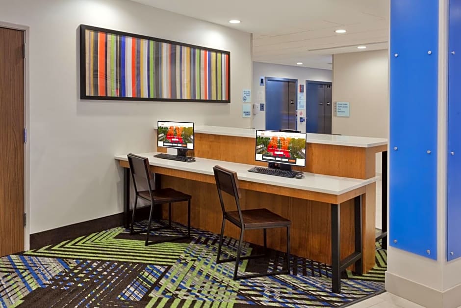 Holiday Inn Express Fayetteville By IHG
