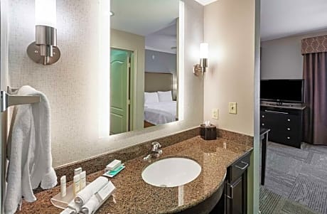 2 Queen Beds 1 Bdrm Lakeview Suite Nosmoking
