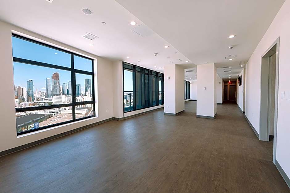 Holiday Inn Express Long Island City E New York By IHG