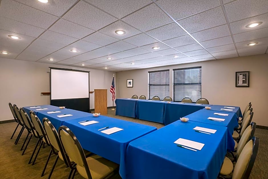 GreenTree Inn & Suites Phoenix Sky Harbor