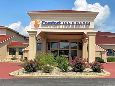 Comfort Inn & Suites at I-74 and 155