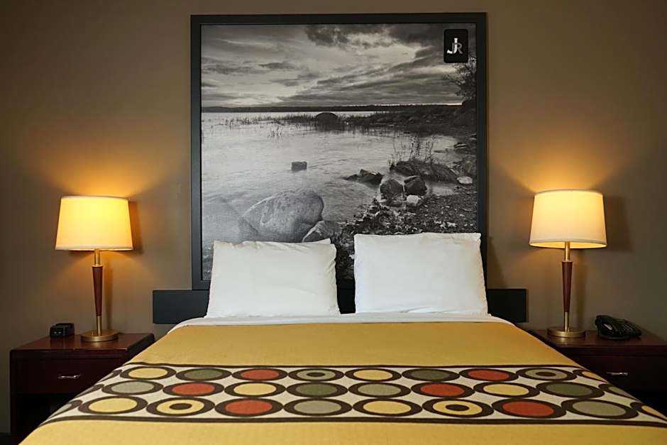 Photo 1 of 11 of 1 Queen Bed