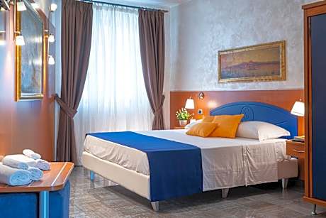 Deluxe Suite with Spa Bath