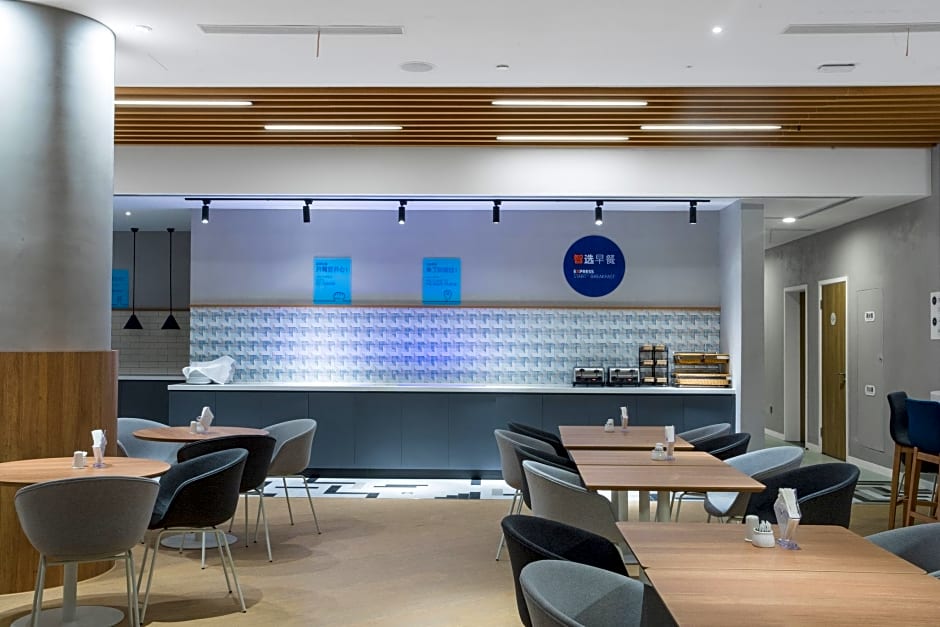 HOLIDAY INN EXPRESS Shanghai Tourism Zone