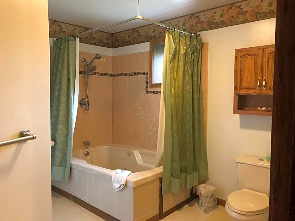 7 Gables Inn & Suites