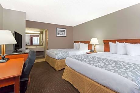 Queen Room with Two Queen Beds - Pet Friendly/Non-Smoking