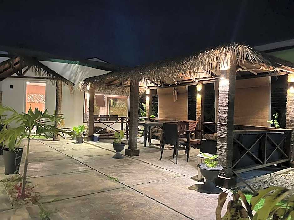 Himeyn Beach Inn - Ocho Homes by Eight Continents