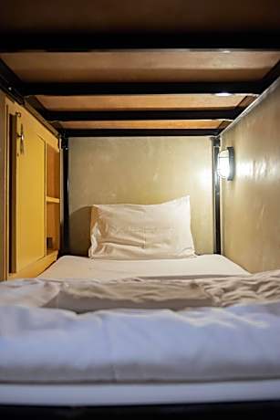 Bunk Bed in Mixed Dormitory Room