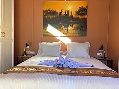 King Studio with Sofa Bed