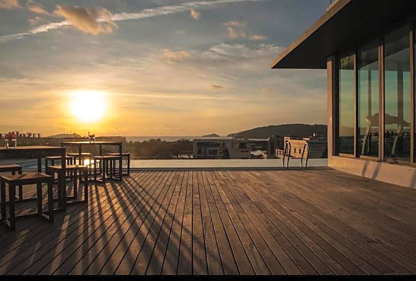 Sky Suite Top floor with Rooftop Pool & Gym