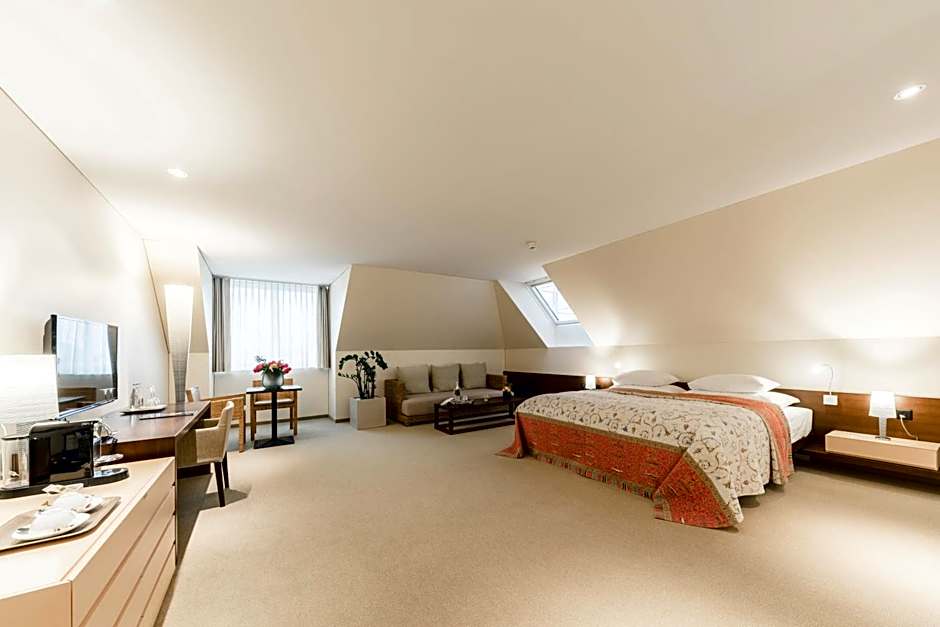 Photo 1 of 4 of Family Suite, Mountain View