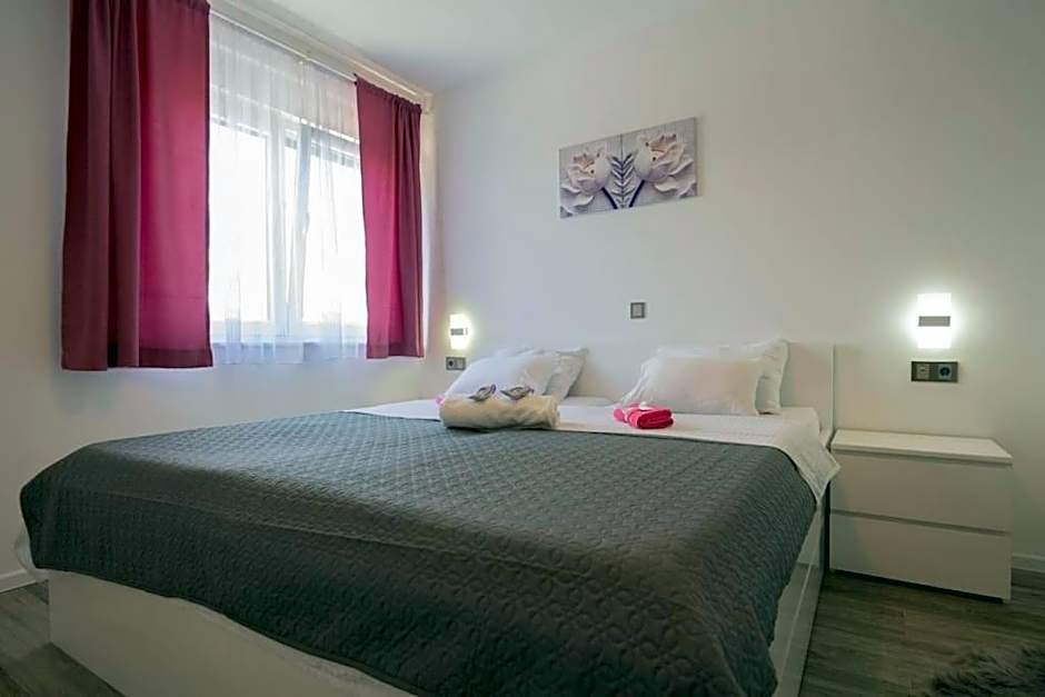 Holiday home "Villa Blue Lake" - Private Heated pool, Hotube