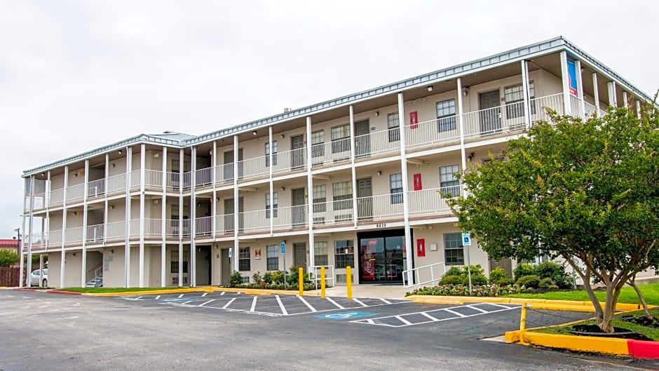 Studio 6-San Antonio, TX - Lackland AFB