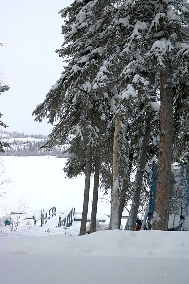 Great Slave Lakeside Bed & Breakfast