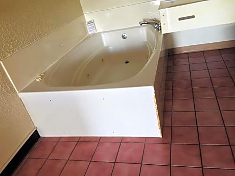 Standard Room with Two Double Beds and Jacuzzi - Non-Smoking