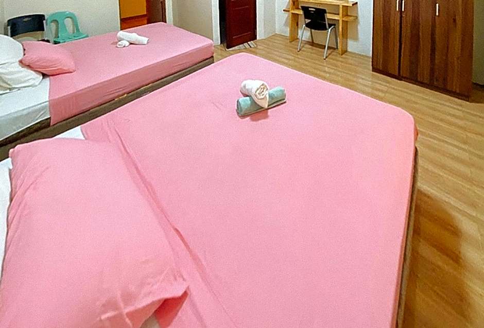 RedDoorz @ 4ks Pension House Bogo City Cebu