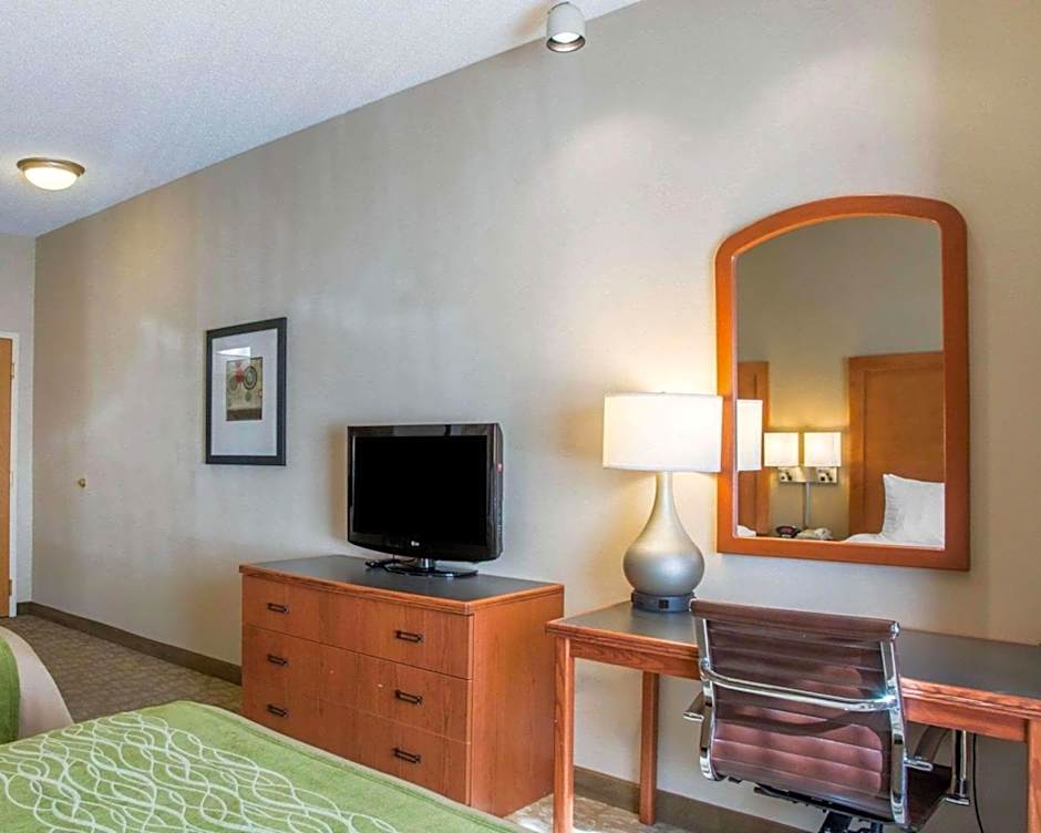 Comfort Inn & Suites West Chester - North Cincinnati
