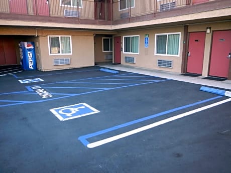 1 Queen Bed, Nonsmoking, Accessible