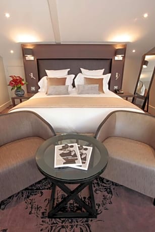 Deluxe Suite with One Double Bed and Balcony