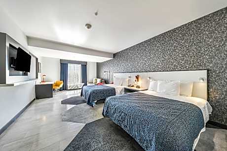 2 Queen Beds, Suite, Nonsmoking