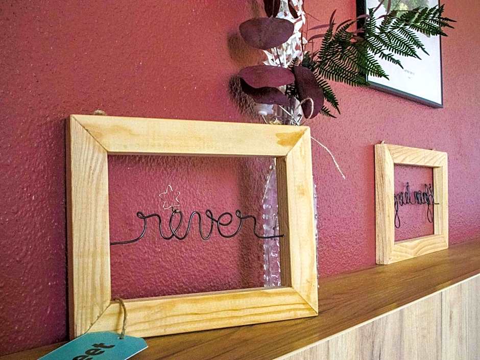 greet Hotel Castres Saix