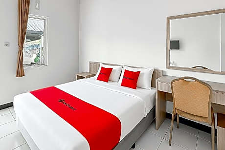 RedDoorz near Situ Cileunca Pangalengan