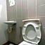 OYO 89760 Harmoni Inn Hotel