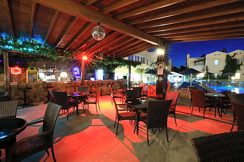 Summer Garden Suites Beach Hotel