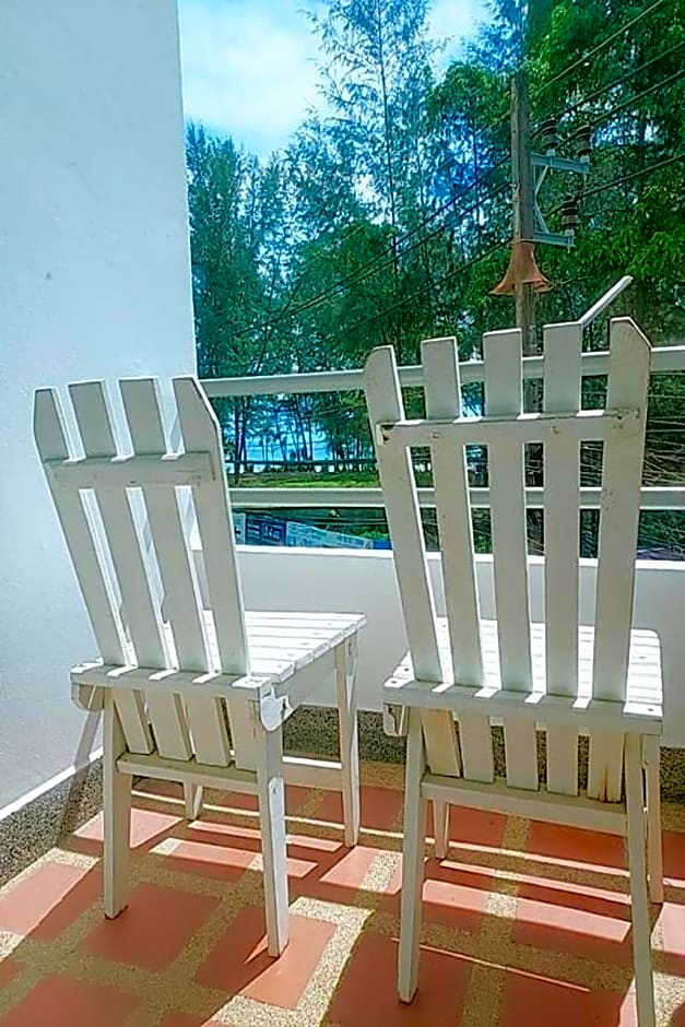 Aromdee @Naithon Beach