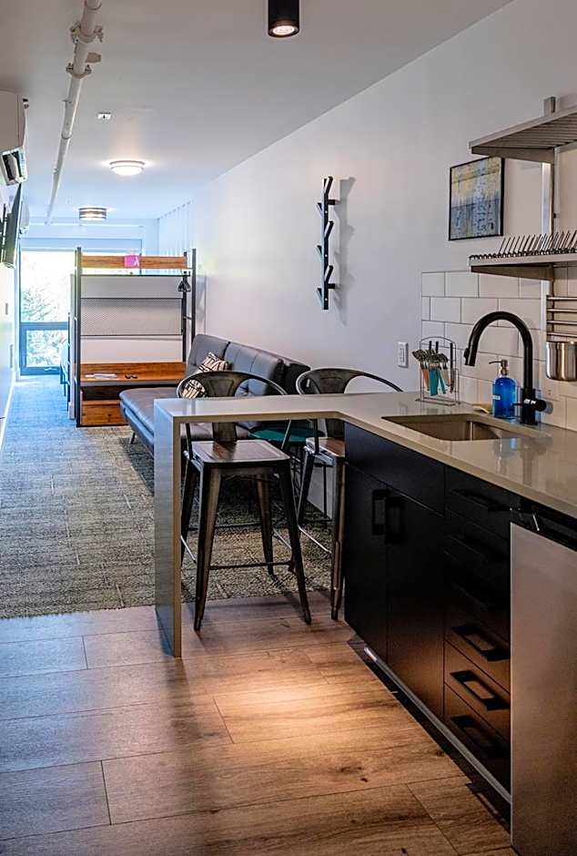 The Block Hotel & Commons