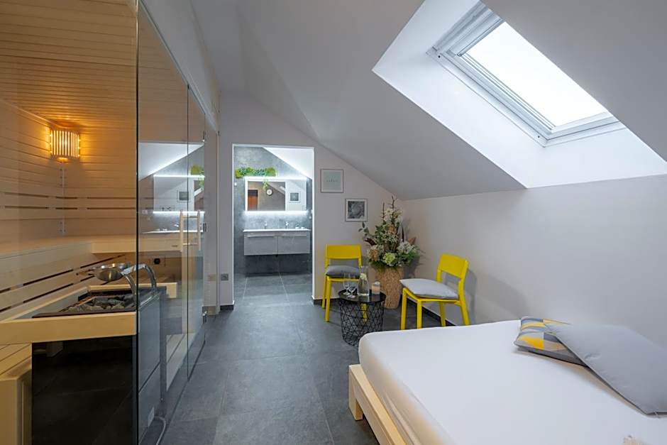 April hotel Panorama