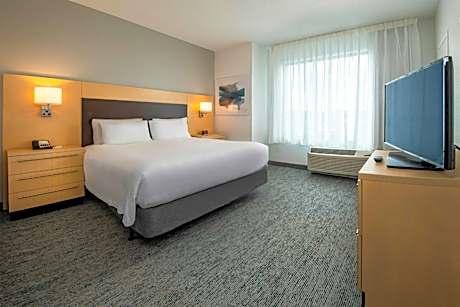 2 Bedroom Suite, Bedroom 1: 1 King, Bedroom 2: 1 King, Sofa Bed