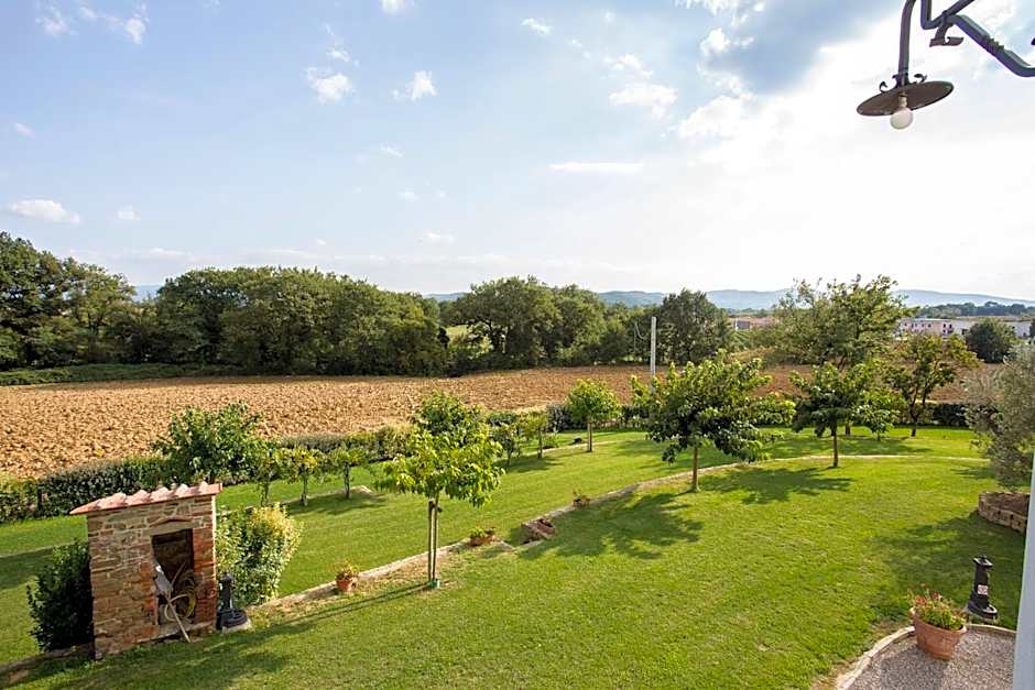 ISA-Farmhouse with swimming-pool just 20 minutes from Arezzo, apartments with panoramic views