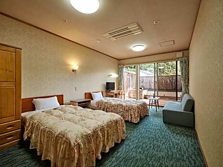 Twin Room with Private External Bathroom