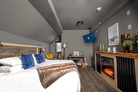 Deluxe Suite with Spa Bath