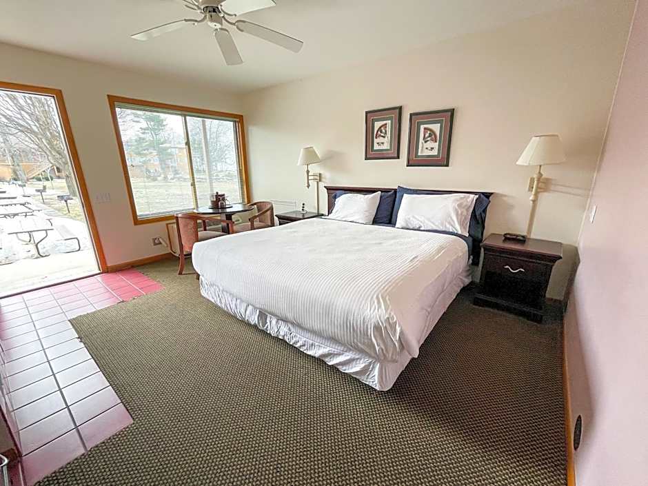 Lake Bluff Inn and Suites