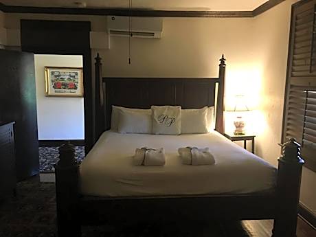 King Room with Balcony and Street view