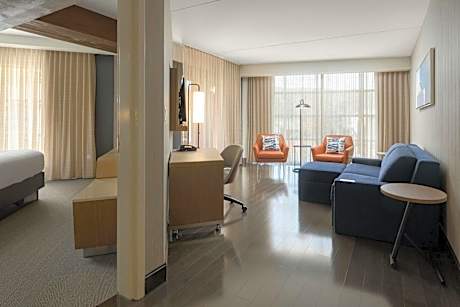 Two-Bedroom Suite with One King Bed, Two Queen Beds, High Floor and Sofa Bed