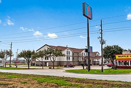 Motel 6-Rosenberg, TX